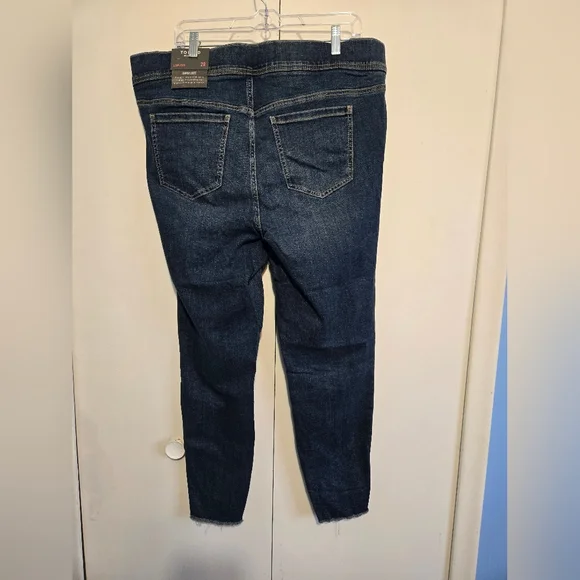 Torrid Dark Blue High Rise Pull-On Super Skinny Jeans- Size 2X - Picture 6 of 8
